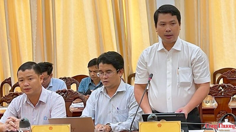 Ông Hà Vũ Sơn, Giám đốc Sở Công Thương TP. Cần Thơ, báo cáo tại buổi làm việc.