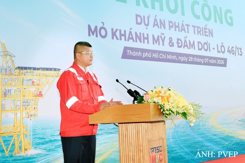Đại diện Người điều hành, ông Phùng Văn Hải, Giám đốc PVEP Khánh Mỹ phát biểu khai mạc buổi lễ. Ảnh: PVEP