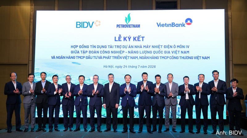 Lãnh đạo Petrovietnam, BIDV và VietinBank tại Lễ ký kết.
