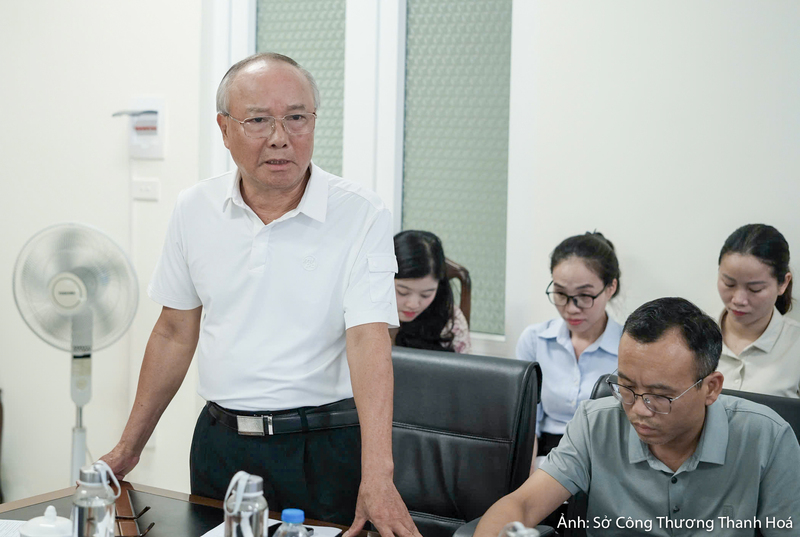 Đại diện doanh nghiệp trao đổi những khó khăn, vướng mắc và đề xuất giải pháp đẩy mạnh xuất khẩu hàng hóa.