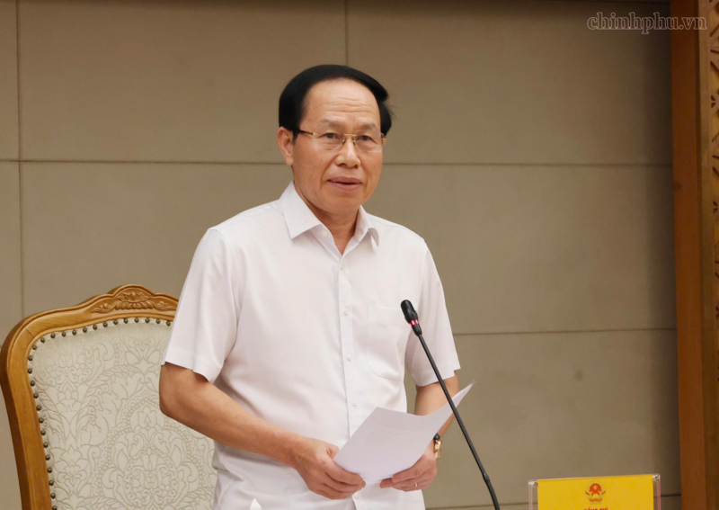 Phó Thủ tướng Lê Tiến Châu chủ trì cuộc họp với Bộ Giáo dục và Đào tạo, các cơ sở giáo dục, các chuyên gia về một số nội dung trọng tâm thuộc lĩnh vực giáo dục và đào tạo. Ảnh: VGP/Thu Sa