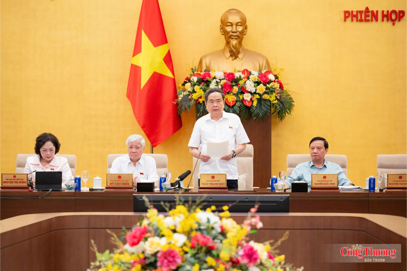 Chủ tịch Quốc hội nhấn mạnh, thành công của Kỳ họp Quốc hội không chỉ được tính bằng số lượng luật, nghị quyết được thông qua, mà quan trọng hơn là các quyết sách đó có thực sự tháo gỡ được điểm nghẽn, khơi thông nguồn lực, tạo điều kiện cho phát triển và nâng cao đời sống Nhân dân hay không?
