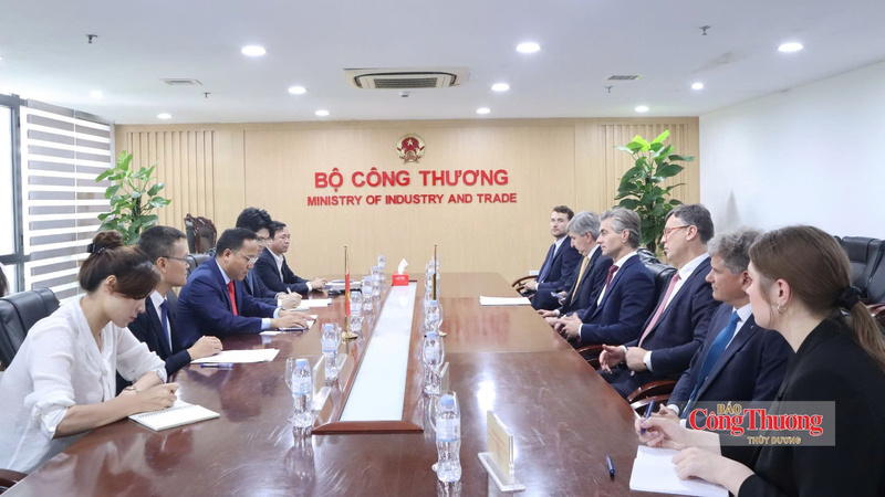 Toàn cảnh buổi làm việc