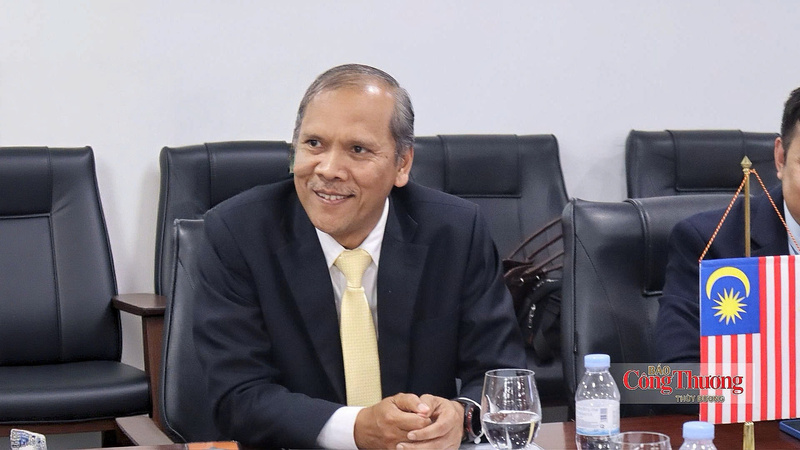 Ông Dato’ Sri Haji Mad Zaidi bin Mohd Karli, Tổng Thư ký, Bộ Chuyển dịch Năng lượng và Chuyển đổi Nước Malaysia (PETRA).