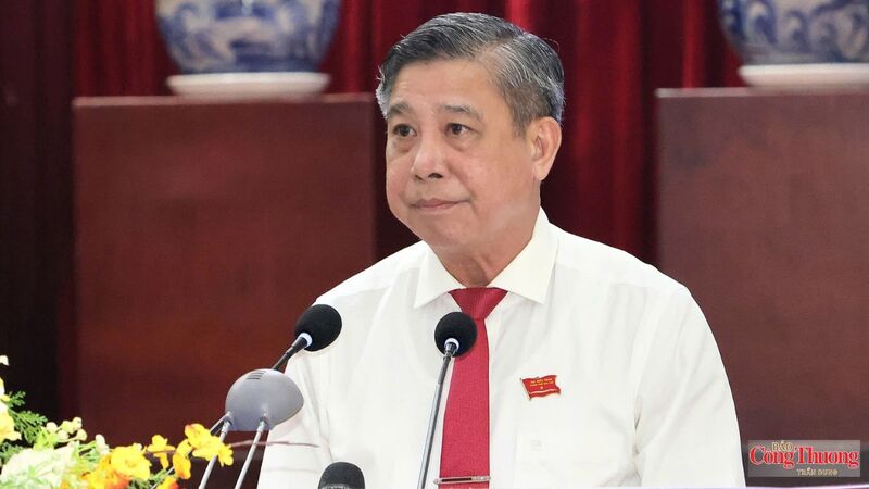 Ông Đồng Văn Thanh, Chủ tịch HĐND TP. Cần Thơ phát biểu tại kỳ họp.