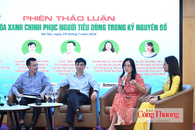 Bà Nguyễn Quỳnh Anh, Phó Chủ tịch Uỷ ban Cạnh tranh Quốc gia tại Phiên thảo luận: "Để hàng hóa xanh chinh phục người tiêu dùng trong kỷ nguyên số" trong khuôn khổ hội thảo "Ngành thực phẩm và hàng tiêu dùng nhanh trước làn sóng tiêu dùng xanh và chuyển đổi số" diễn ra ngày 29/7