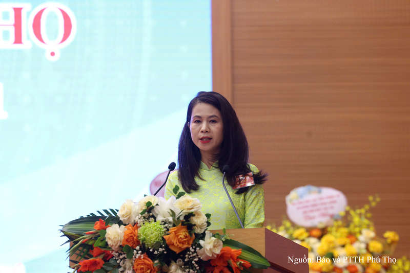 Phóng viên Thường trú Báo Công Thương tại tỉnh Phú Thọ phát biểu tham luận tại Đại hội.