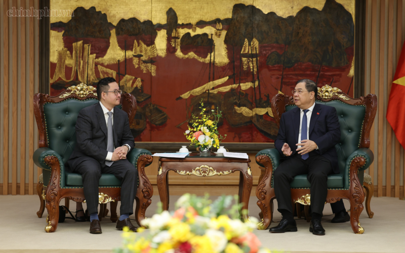 Phó Thủ tướng Thường trực đánh giá cao kết quả đầu tư, kinh doanh của Tập đoàn Yongjin thời gian qua. Ảnh: VGP/Phương Nguyên