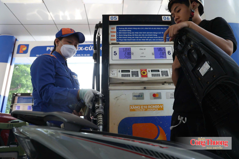 Giá xăng dầu Việt Nam thường xuyên ở mức thấp hơn nhiều nước có chung đường biên giới.