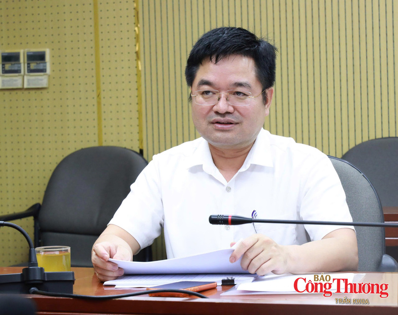 Ông Nguyễn Văn Minh, Uỷ viên BCH Đảng bộ Bộ Công thương, Thành viên Ban Chỉ đạo 35 Đảng ủy Bộ Công Thương, Tổng biên tập Báo Công Thương, Phó Trưởng Ban Thường trực Cuộc thi, Phó Chủ tịch Hội đồng sơ khảo phát biểu tại cuộc họp.