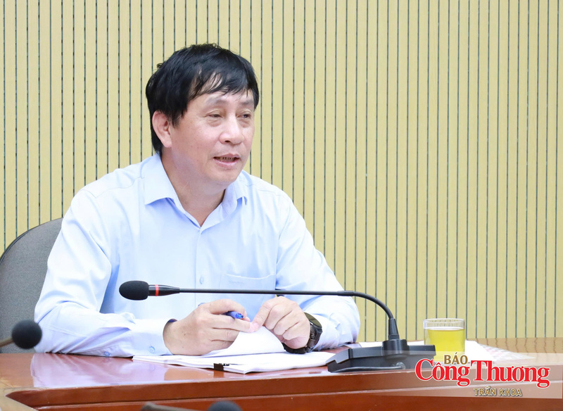 Ông Phan Văn Bản, Phó Bí thư Chuyên trách Đảng ủy Bộ Công Thương, Phó Trưởng Ban Chỉ đạo 35 Đảng ủy Bộ Công Thương, Phó Trưởng Ban Tổ chức Cuộc thi, Chủ tịch Hội đồng sơ khảo chủ trì cuộc họp.