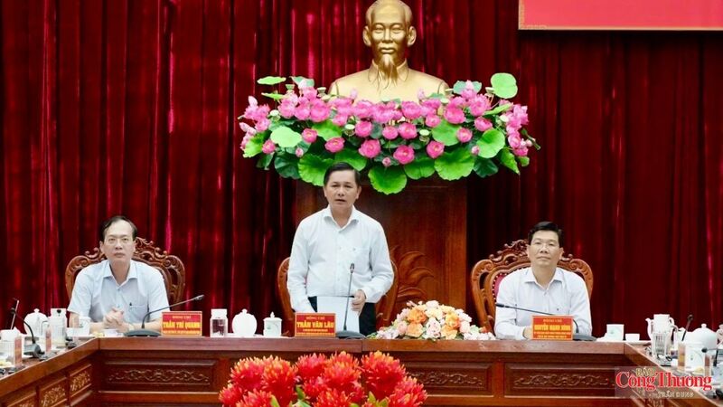 Ông Trần Văn Lâu khẳng định, khoa học, công nghệ, đổi mới sáng tạo và chuyển đổi số là nền tảng phát triển kinh tế - xã hội của Vĩnh Long.