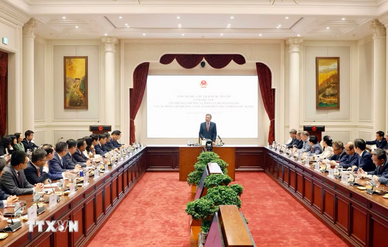 Tổng Bí thư, Chủ tịch nước Tô Lâm chủ trì buổi làm việc với Tập thể Ban Thường vụ Đảng ủy Bộ Ngoại giao và các đồng chí Trưởng đoàn Cơ quan đại diện Việt Nam ở nước ngoài. Ảnh: Thống Nhất/TTXVN
