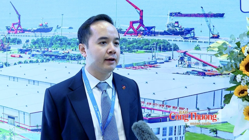 Ông Võ Quốc Huy - Chủ tịch HĐQT kiêm Tổng Giám đốc Cảng Quốc tế Long An trao đổi với phóng viên Báo Công Thương