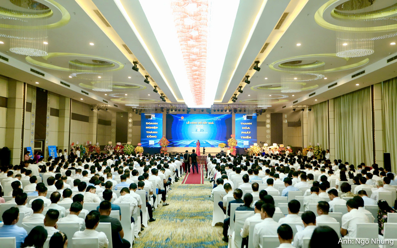 Toàn cảnh buổi Lễ công bố kết quả Chỉ số năng lực cạnh tranh các sở, ban, ngành và chính quyền cấp xã (DCCI) tỉnh Thanh Hóa năm 2025.