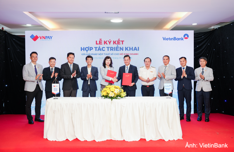 Lễ ký kết hợp tác triển khai Bộ giải pháp Nộp thuế số giữa VNPAY và VietinBank.