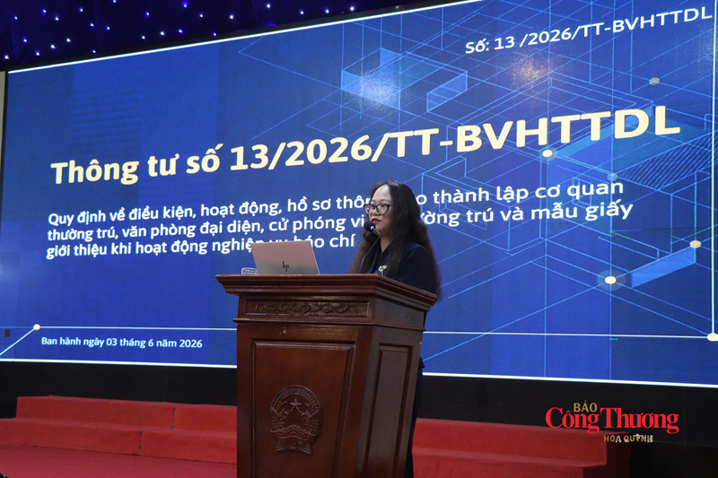 Phó Cục trưởng Cục Báo chí - bà Mai Hương Giang trình bày những nội dung chính của các Thông tư hướng dẫn thi hành Luật Báo chí năm 2025.