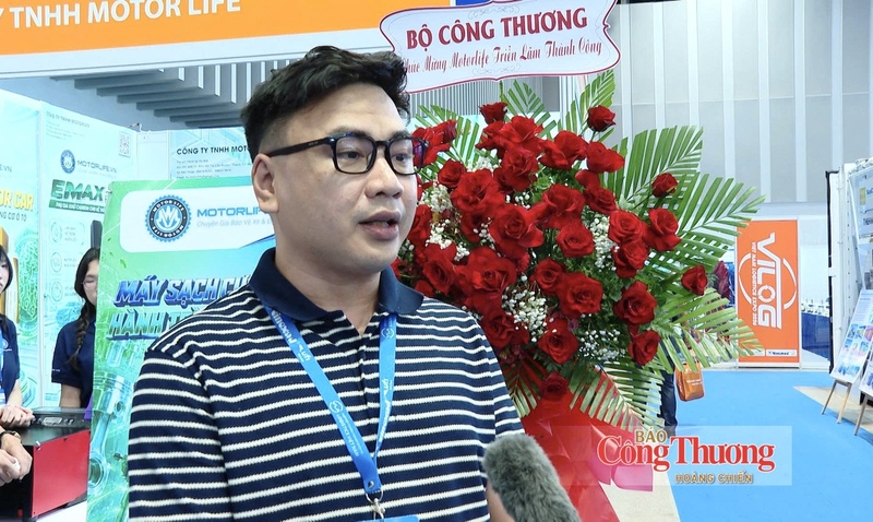 Ông Hoàng Tiến Lập, Giám đốc Công ty TNHH Moto Life Việt Nam trao đổi với phóng viên Báo Công Thương