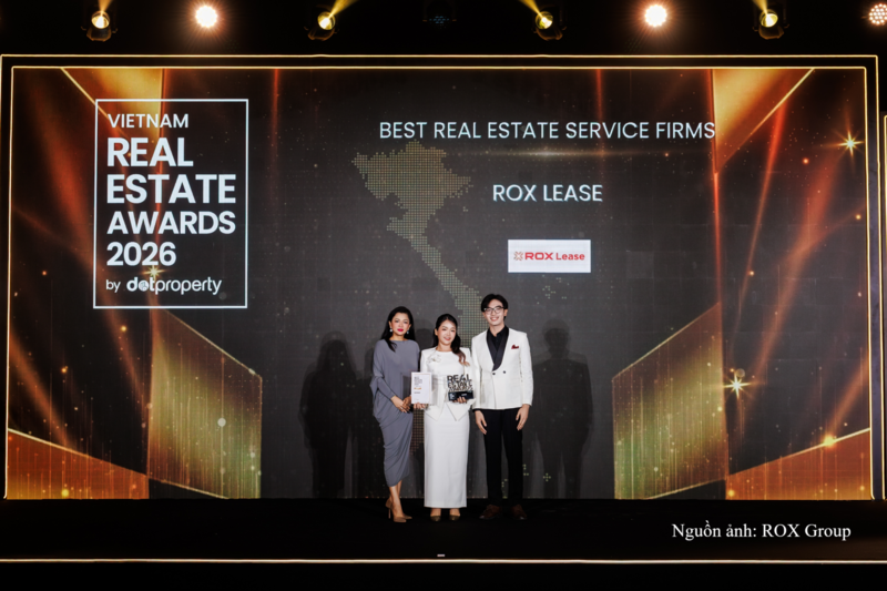 Đại diện ROX Lease tại lễ trao Giải thưởng Bất động sản Việt Nam 2026 do DOT Property trao.
