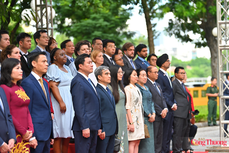 Lễ Thượng cờ ASEAN không chỉ là nghi thức mang tính biểu tượng mà còn là dịp để các quốc gia thành viên cùng nhìn lại những thành tựu đã đạt được, củng cố niềm tin vào các giá trị chung và khẳng định quyết tâm xây dựng một Cộng đồng ASEAN ngày càng gắn kết, tự cường, bao trùm và phát triển bền vững.