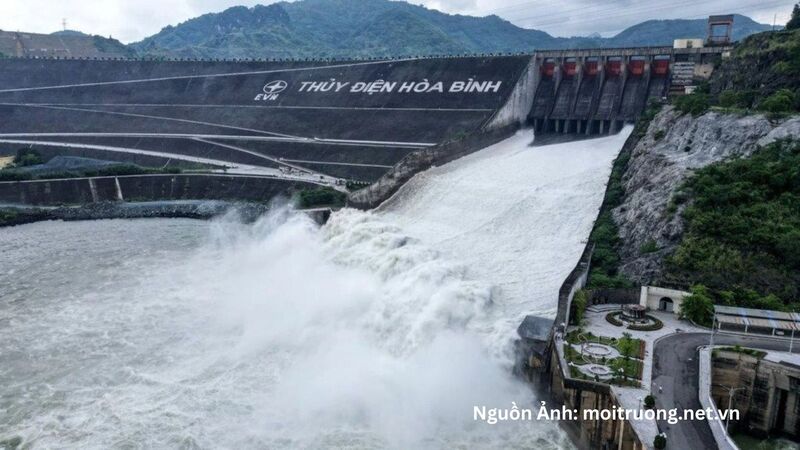 Bộ Nông nghiệp và Môi trường lệnh đóng 1 cửa xả đáy hồ Hòa Bình.