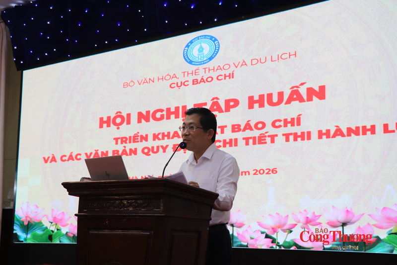 Cục trưởng Cục Báo chí - ông Lưu Đình Phúc trình bày về Luật Báo chí năm 2025 và các Nghị định quy định chi tiết.