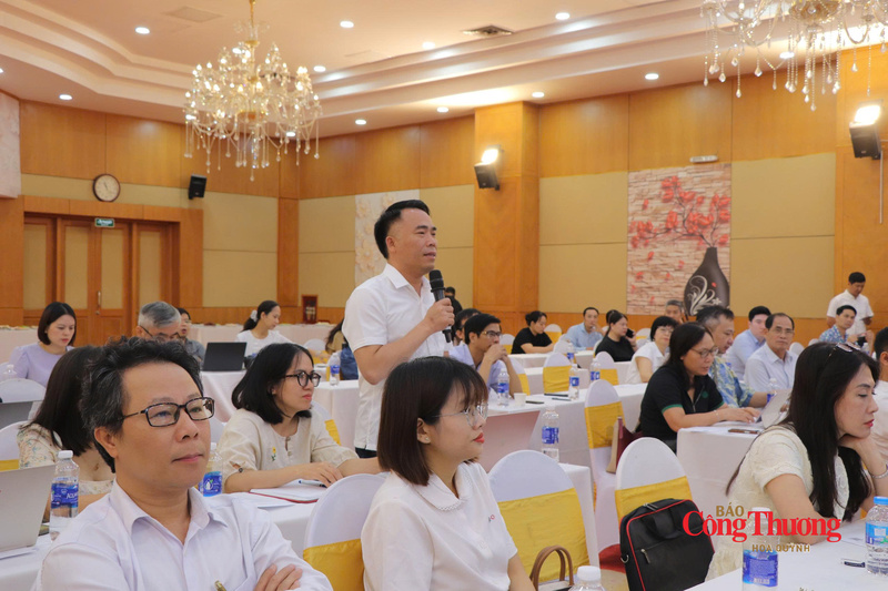 Đại diện các cơ quan, đơn vị trao đổi các vấn đề, quy định của Luật Báo chí năm 2025 tới cơ quan quản lý báo chí tại hội nghị.