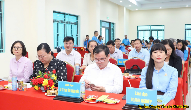 Các đại biểu tham dự hội nghị.
