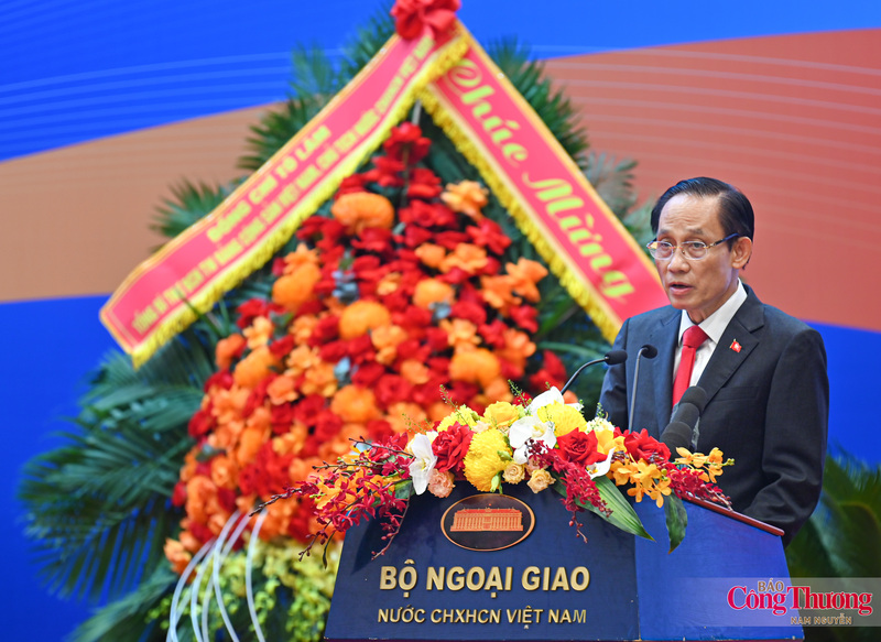 Ủy viên Bộ Chính trị, Bí thư Đảng ủy Bộ, Bộ trưởng Ngoại giaoLê Hoài Trung phát biểu khai mạc Hội nghị.