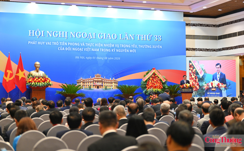 Thứ trưởng Bộ Công Thương Nguyễn Sinh Nhật Tân đã có bài tham luận tại hội nghị.