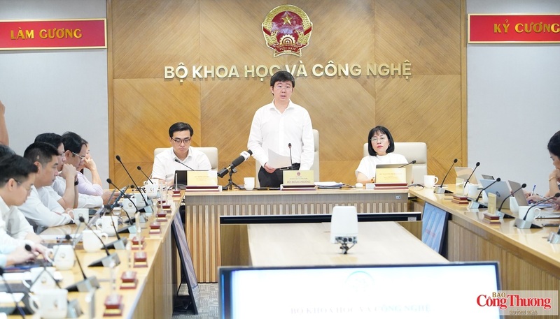 Thứ trưởng Bộ Khoa học và Công nghệ Bùi Hoàng Phương.