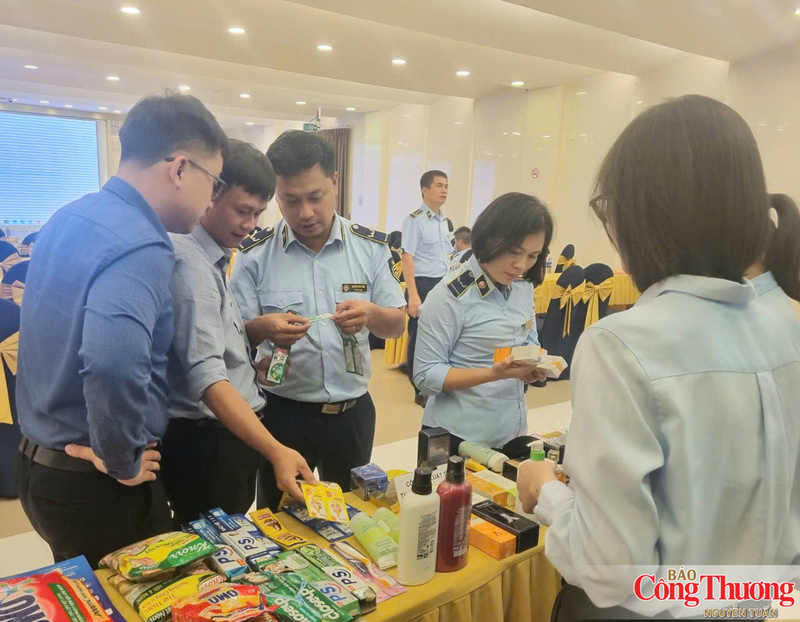 Lực lượng Quản lý thị trường tập huấn, nâng cao năng lực trong công tác phân biệt hàng thật, hàng giả; xử lý các hành vi xâm phạm quyền sở hữu trí tuệ.
