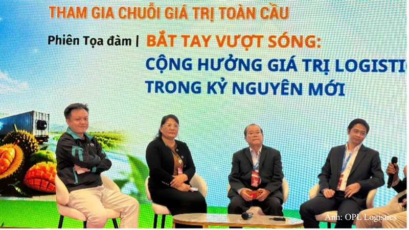 Bà Đinh Thị Việt Chi trao đổi tại tọa đàm “Bắt tay vượt sóng” trong khuôn Triển lãm quốc tế logistics Việt Nam lần thứ 4 (VILOG 2026) từ ngày 30/7 - 1/8/2026.