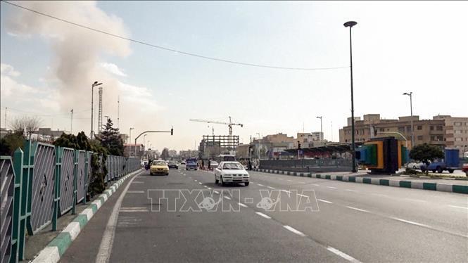 Khói bốc lên sau một vụ tấn công nhằm vào Tehran, Iran. Ảnh: ANI/TTXVN