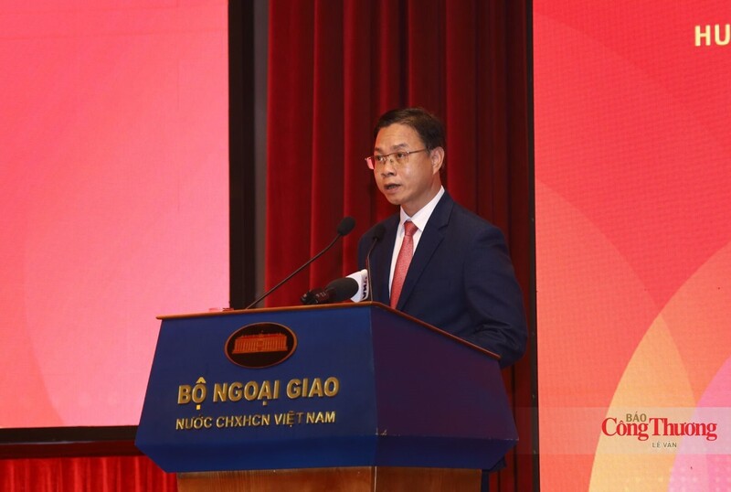 Thứ trưởng Bộ Ngoại giao Ngô Lê Văn phát biểu tại hội nghị.