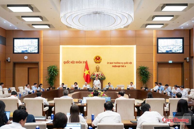 Chủ tịch Quốc hội Trần Thanh Mẫn phát biểu bế mạc Phiên họp thứ 4, Ủy ban Thường vụ Quốc hội.