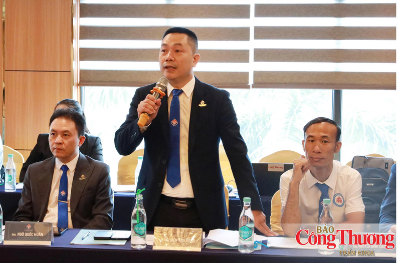 Ông Nguyễn Văn Dũng, Phó Chủ tịch kiêm Tổng Thư ký Hiệp hội Cửa Việt Nam phát biểu tại hội nghị.