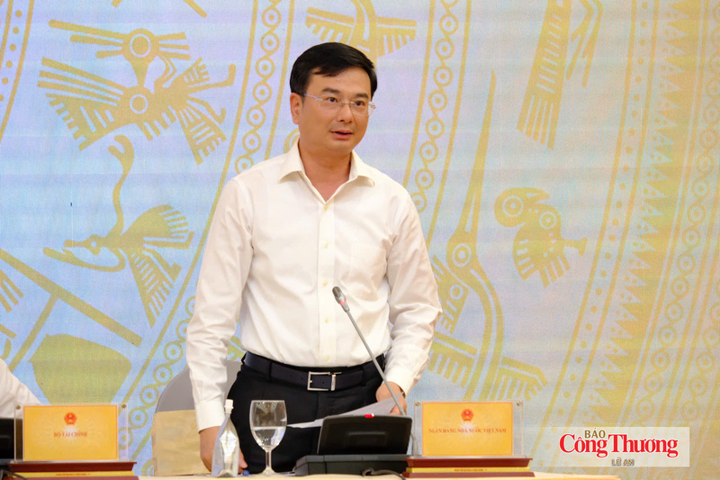 Phó Thống đốc Ngân hàng Nhà nước Phạm Thanh Hà thông tin về chính sách tiền tệ tại buổi họp báo. Ảnh: Lê An