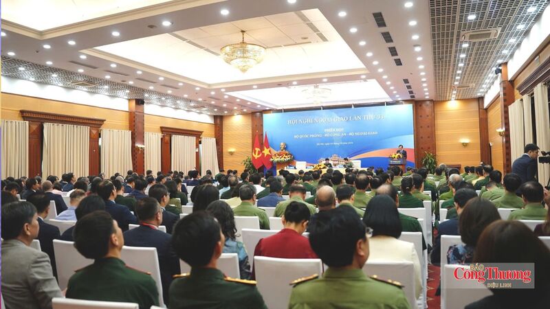 Toàn cảnh phiên họp.