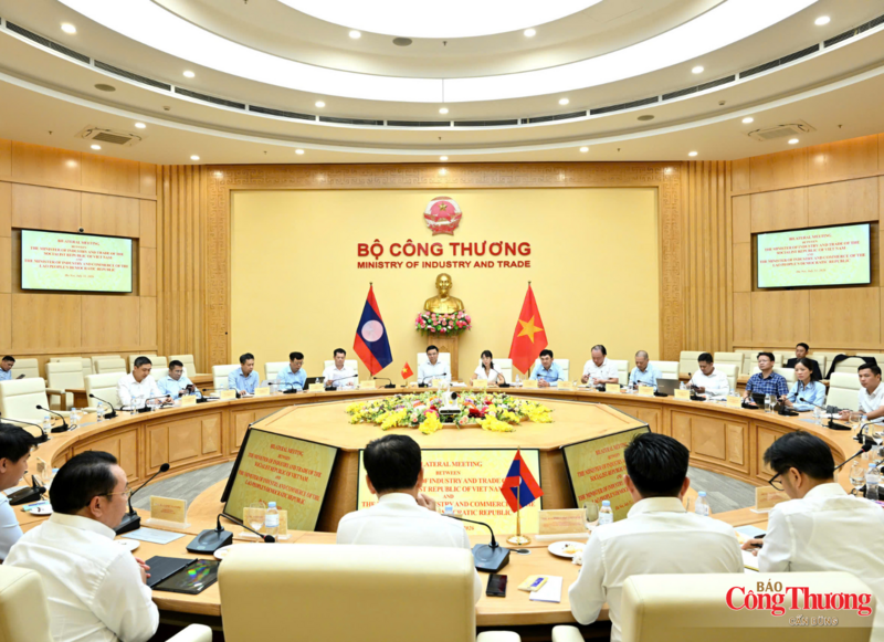 Cuộc hội đàm giữa Bộ trưởng Lê Mạnh Hùng và Bộ trưởng Bộ Công Thương Lào Malaithong Kommasith diễn ra chiều ngày 31/7, tại trụ sở Bộ Công Thương.