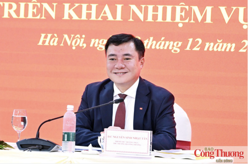 Thứ trưởng Bộ Công Thương Nguyễn Sinh Nhật Tân.