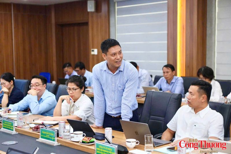 Ông Nguyễn Khánh Toản, Phó Tổng giám đốc Công ty CP Phát triển Nhiên liệu sinh học Việt Nam (Nhà máy cồn Quảng Nam) phát biểu ý kiến tại buổi làm việc.