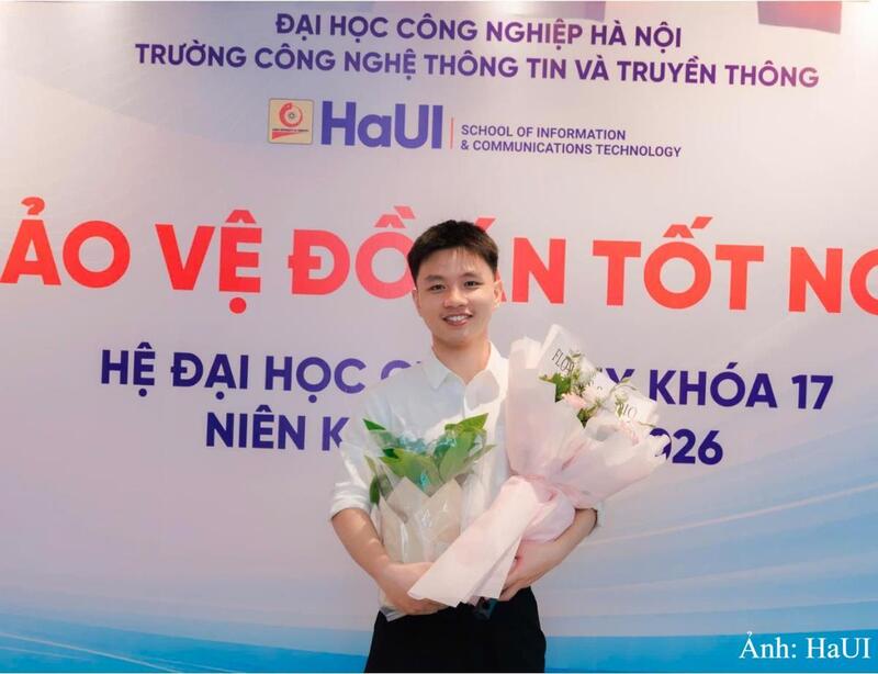 Phạm Văn Tùng - Thủ khoa tốt nghiệp Đại học Công nghiệp Hà Nội năm 2026, sinh viên ngành Công nghệ thông tin, Chương trình đào tạo bằng tiếng Anh.