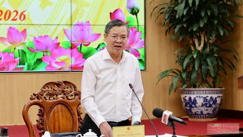 Ông Trương Cảnh Tuyên, Chủ tịch UBND TP. Cần Thơ phát biểu tại buổi làm việc.