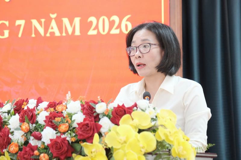 Bà Khúc Thị Thoi, Phó Giám đốc Sở Văn hoá, Thể thao và Du lịch tỉnh Lâm Đồng phát biểu khai mạc hội nghị.