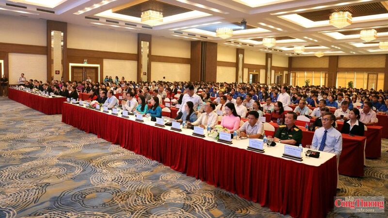 Quang cảnh tại buổi họp mặt.