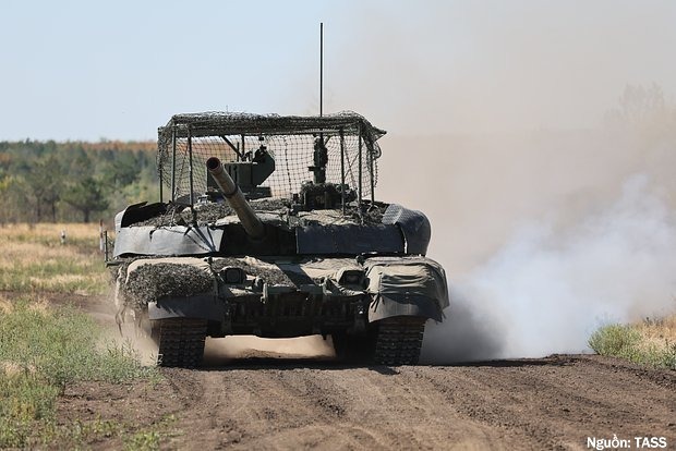 Xe tăng T-90M với hệ thống Arena-M. Nguồn: TASS