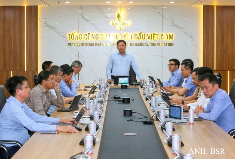 Ông Bùi Ngọc Dương - Chủ tịch HĐQT, Trưởng Ban Chỉ đạo phát triển KHCN, ĐMST và CĐS BSR phát biểu yêu cầu triển khai thực hiện các kế hoạch đã đề ra với nguyên tắc "rõ người, rõ việc, rõ trách nhiệm, rõ tiến độ, rõ sản phẩm". Ảnh: BSR