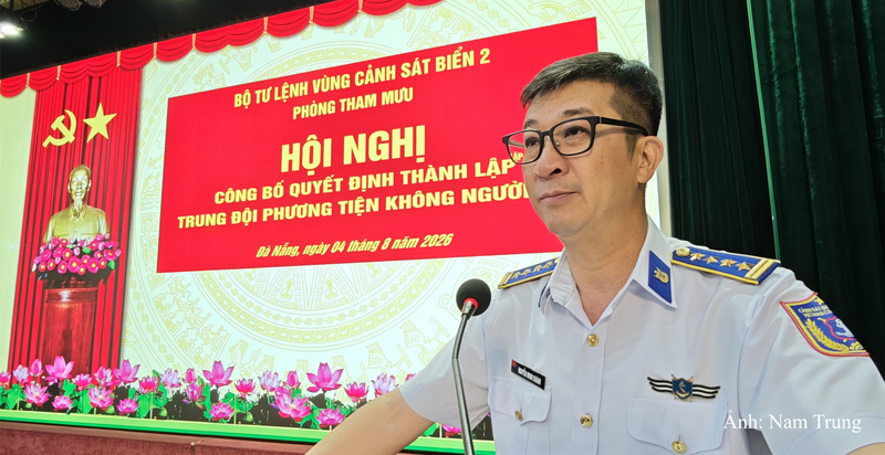 Đại tá Nguyễn Minh Khánh, Phó Tư lệnh, Tham mưu trưởng Bộ Tư lệnh Vùng Cảnh sát biển 2 phát biểu giao nhiệm vụ cho Trung đội Phương tiện không người lái