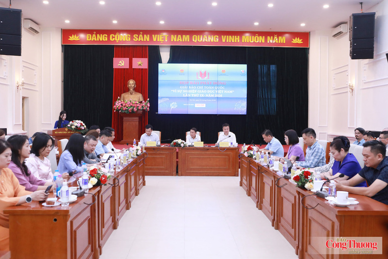 Toàn cảnh họp báo